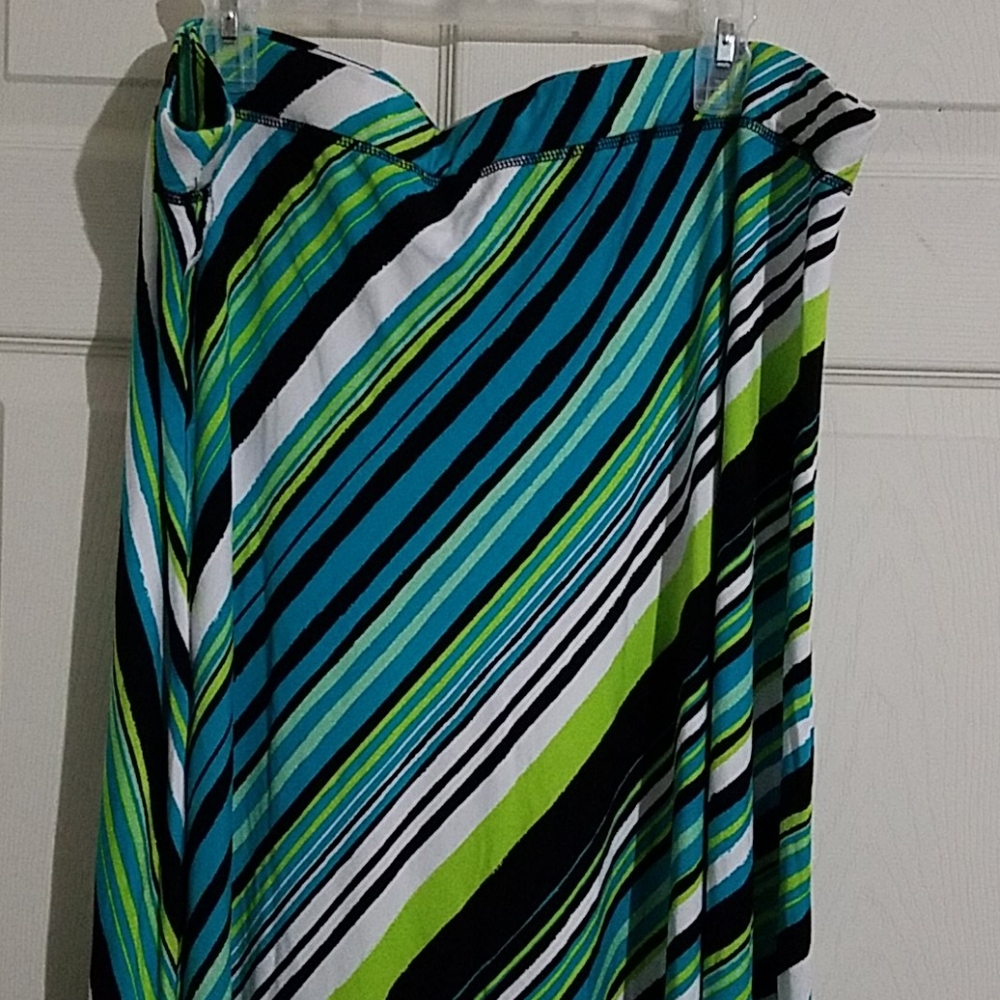 VIP Avenue Knits Skirt size 26/28 NWT